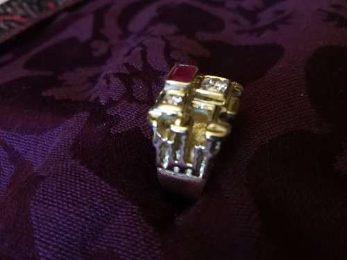 18ct Picasso Ring