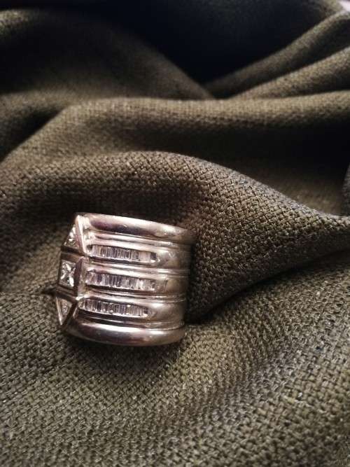 18ct White Gold and Diamond Dress Ring