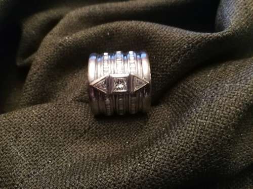 18ct White Gold and Diamond Dress Ring