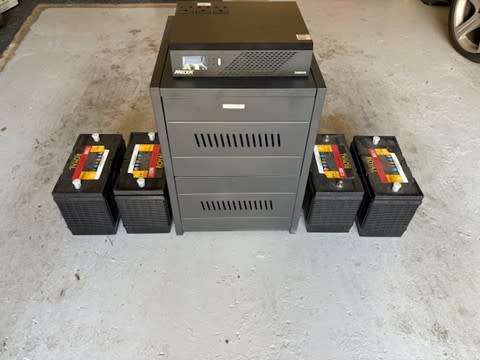 Inverter 1440W with 4 x 12v Lead acid batteries and Steel cage
