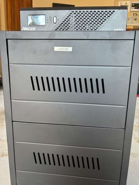 Inverter 1440W with 4 x 12v Lead acid batteries and Steel cage