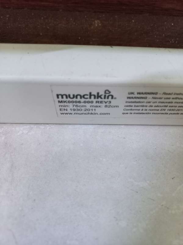 Munchkin baby gate adjustable