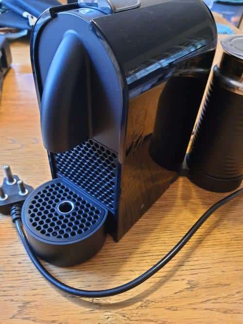 Nespresso Coffee Machine with Hot Milk Frother