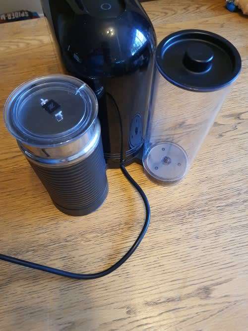 Nespresso Coffee Machine with Hot Milk Frother