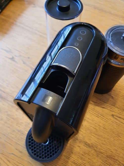 Nespresso Coffee Machine with Hot Milk Frother