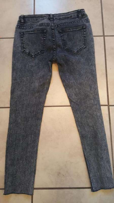 Red Earth Stonewash Ankle Jeans