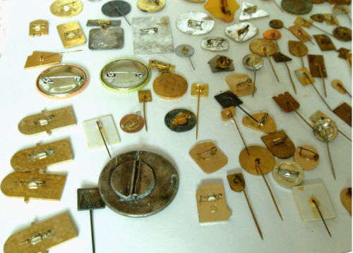 Collection of 100 vintage pin badges - 1960 - 1990s, various themes