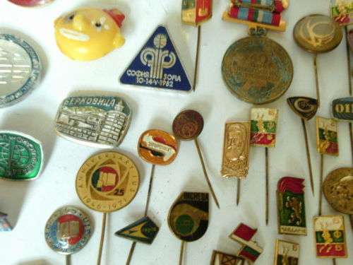 Collection of 100 vintage pin badges - 1960 - 1990s, various themes