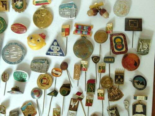 Collection of 100 vintage pin badges - 1960 - 1990s, various themes