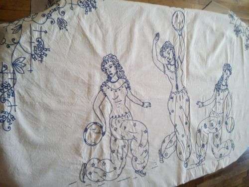 Vintage hand embroidered linen tablecloth 1930s - 1960s