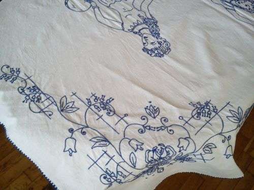 Vintage hand embroidered linen tablecloth 1930s - 1960s