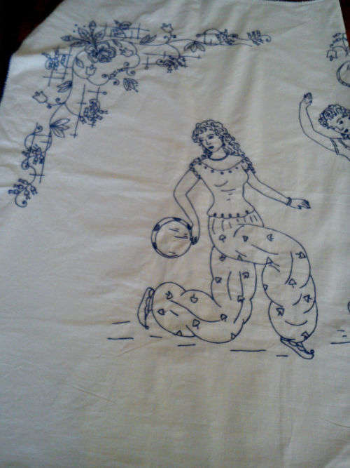 Vintage hand embroidered linen tablecloth 1930s - 1960s
