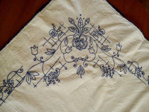 Vintage hand embroidered linen tablecloth 1930s - 1960s