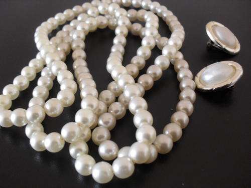 necklace of imitation pearls long 115 cm + Clip on Earrings
