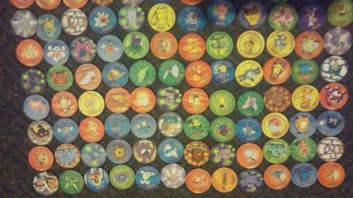 A huge lot of pokemon Tazos PLUS LEGENDARY POKEMONS