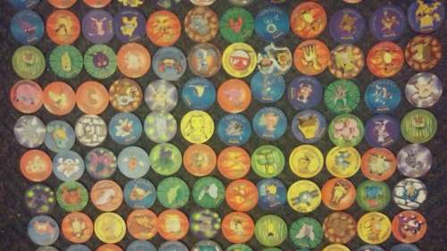 A huge lot of pokemon Tazos PLUS LEGENDARY POKEMONS