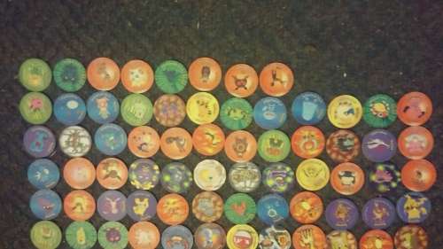 A huge lot of pokemon Tazos PLUS LEGENDARY POKEMONS