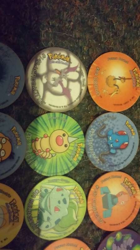 A huge lot of pokemon Tazos PLUS LEGENDARY POKEMONS
