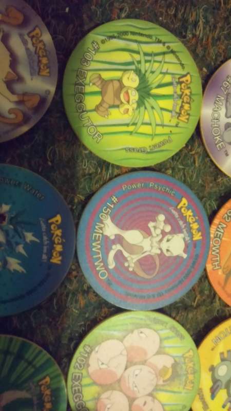 A huge lot of pokemon Tazos PLUS LEGENDARY POKEMONS