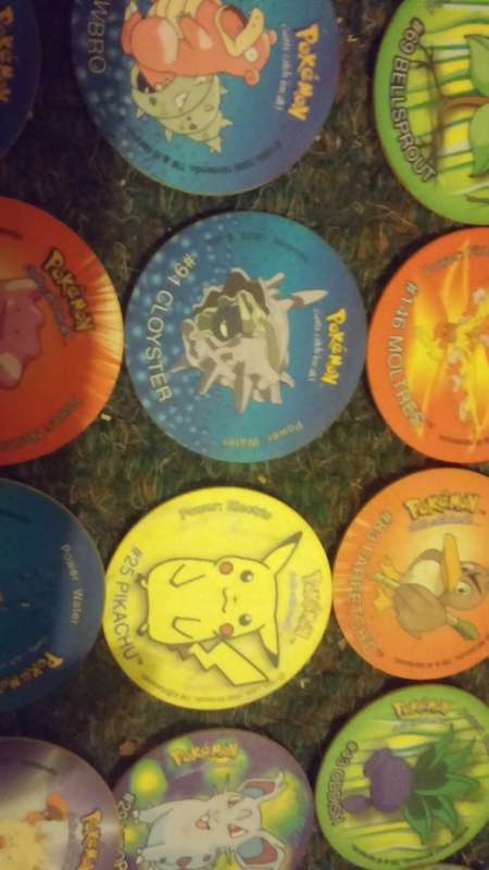 A huge lot of pokemon Tazos PLUS LEGENDARY POKEMONS