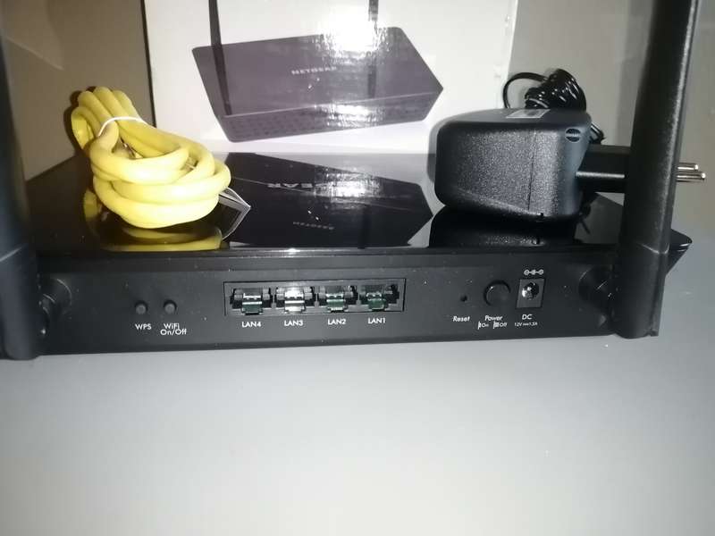 Lot of 14 switches & routers new & used, 7x Netgear Extenders, 1x Netgear AC1200, 5x Dlink switch,