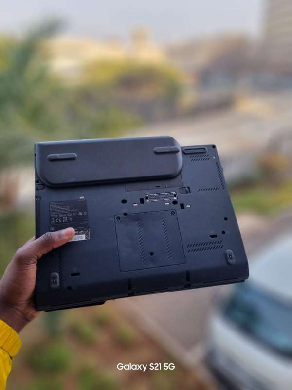 Lenovo Touchscreen Core i5 2nd gen (2540M @ 2.6 GHz) 4 GB RAM, 320 GB HDD Battery life 1 hour