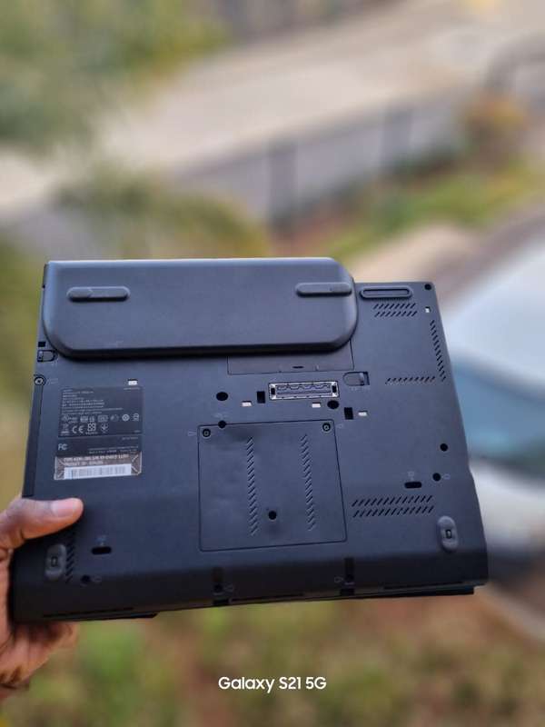 Lenovo Touchscreen Core i5 2nd gen (2540M @ 2.6 GHz) 4 GB RAM, 320 GB HDD Battery life 1 hour