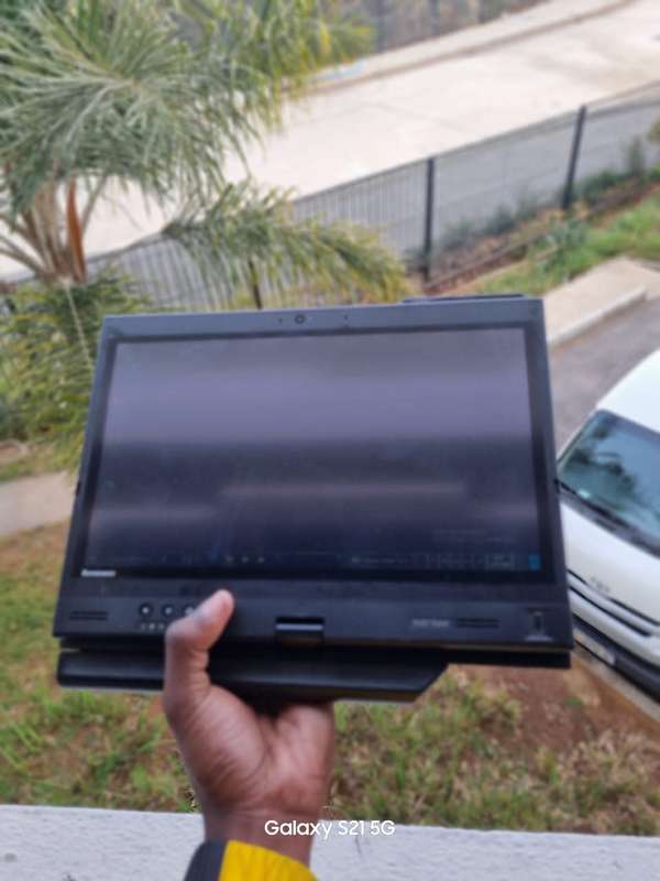 Lenovo Touchscreen Core i5 2nd gen (2540M @ 2.6 GHz) 4 GB RAM, 320 GB HDD Battery life 1 hour