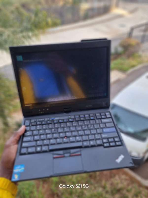 Lenovo Touchscreen Core i5 2nd gen (2540M @ 2.6 GHz) 4 GB RAM, 320 GB HDD Battery life 1 hour