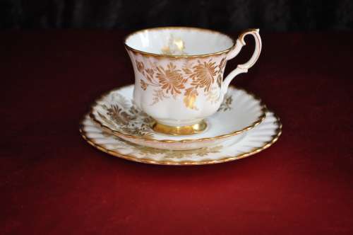 Royal Albert "Golden Glory" Trio