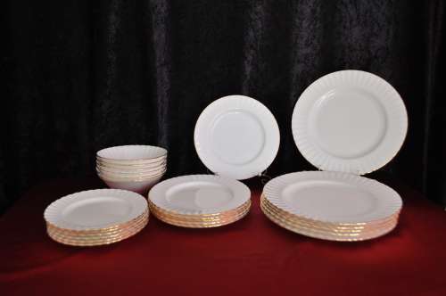 Royal Albert "Val D'or" 24 Piece Dinner Set  --  Collections or Courier Please!!