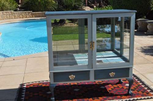 Ball & Claw (Imbuia) Display Cabinet   ---   Collections Only!!