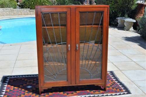 Leadlight 2 Door Bookshelf.   ---   Collections Only!!