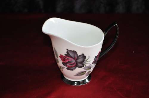 Royal Albert "Masquerade" 21 Piece Tea Set.   ---   Collections or Courier Please!!!