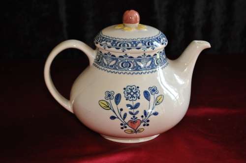 Johnson Bros. "Hearts & Flowers" 21 Piece Tea Set  --  Courier or Collection Please!!!