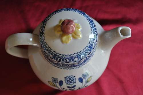 Johnson Bros. "Hearts & Flowers" 21 Piece Tea Set  --  Courier or Collection Please!!!