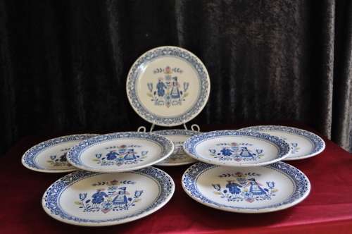 Johnson Bros "Hearts & Flowers" 8 x Dinner Plates.  --  Collections or Courier Please!!