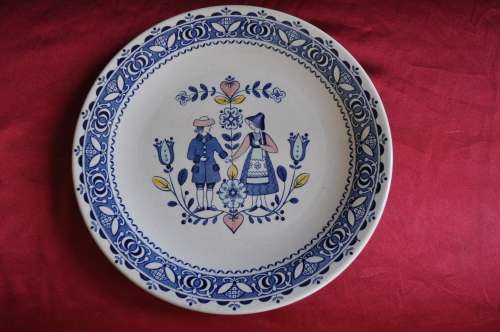 Johnson Bros "Hearts & Flowers" 8 x Dinner Plates.  --  Collections or Courier Please!!