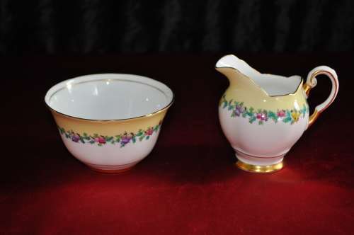 Tuscan Coffee Set For Two.  Inside rim of the lid damaged!!!  Collections or courier please!!