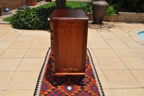 Imbuia Ball & Claw Chest Of Drawers  --  4 Drawers  --  Collections Only!!!