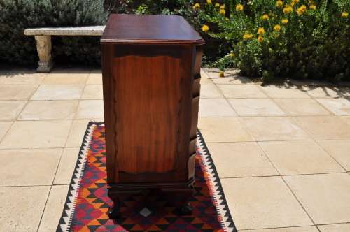 Imbuia Ball & Claw Chest Of Drawers  --  4 Drawers  --  Collections Only!!!
