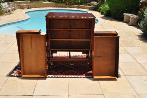 Imbuia Ball & Claw Chest Of Drawers  --  4 Drawers  --  Collections Only!!!