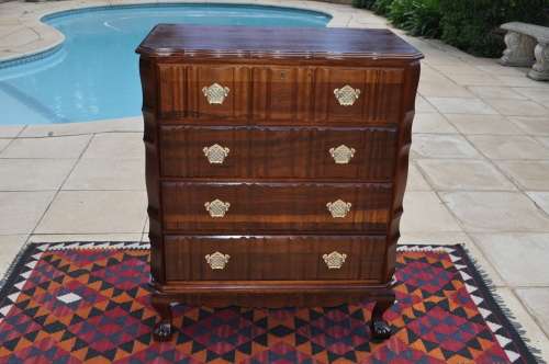 Imbuia Ball & Claw Chest Of Drawers  --  4 Drawers  --  Collections Only!!!