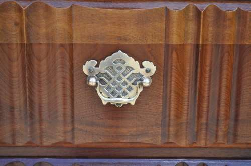 Imbuia Ball & Claw Chest Of Drawers  --  4 Drawers  --  Collections Only!!!