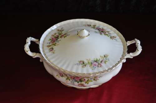 Royal Albert "Moss Rose" Lidded Tureen  --  Collections or Courier please!