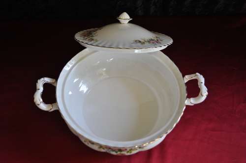 Royal Albert "Moss Rose" Lidded Tureen  --  Collections or Courier please!