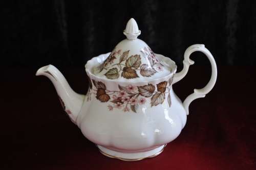 Royal Albert "Linden Lea" Tea Pot For Two  --  Damaged Lid!!!