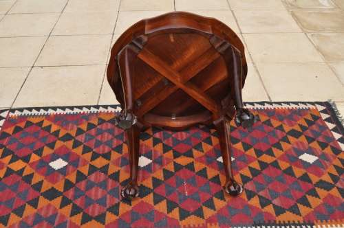 Imbuia Ball & Claw Round Lamp/Coffee Table   ----   Collections Only!!!