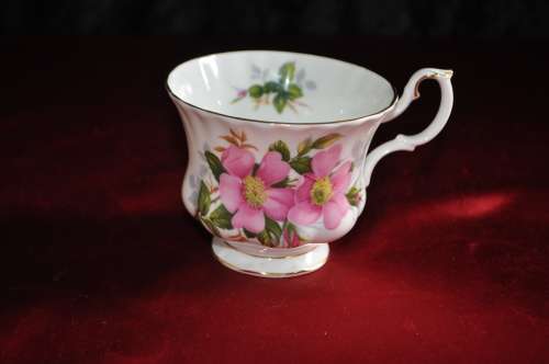 Royal Albert "Prairie Rose" Trio