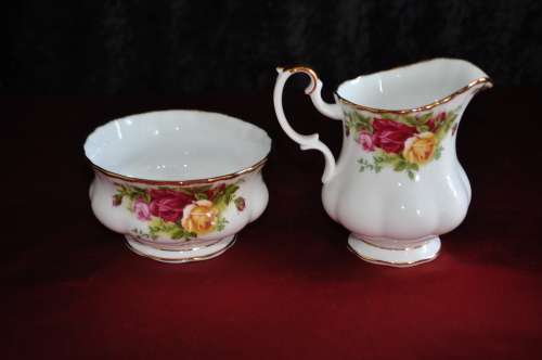 Royal Albert "Old Country Roses" Milk Jug & Sugar Bowl (Tea)